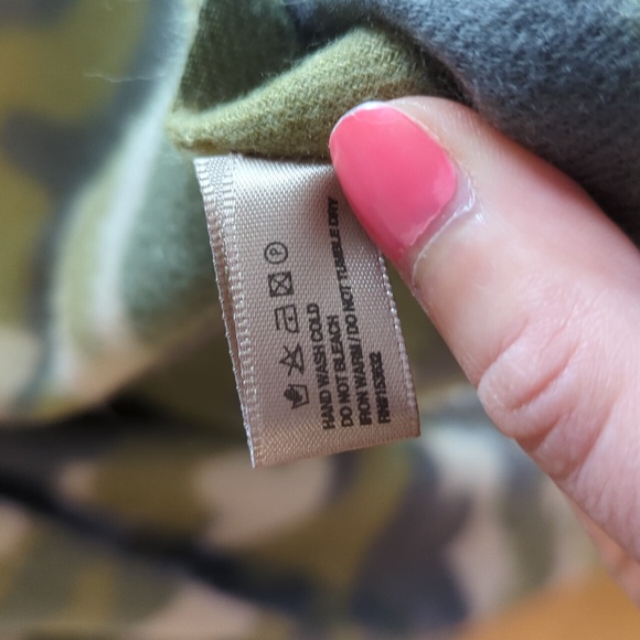 Scarf - Picture 5 of 5